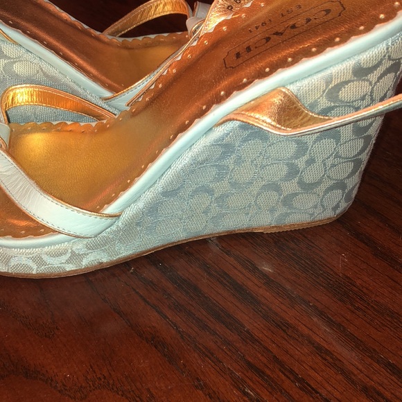 Coach Cathleen Blue Gold Signature Wedge Heel Shoe Size 9 - Picture 2 of 10